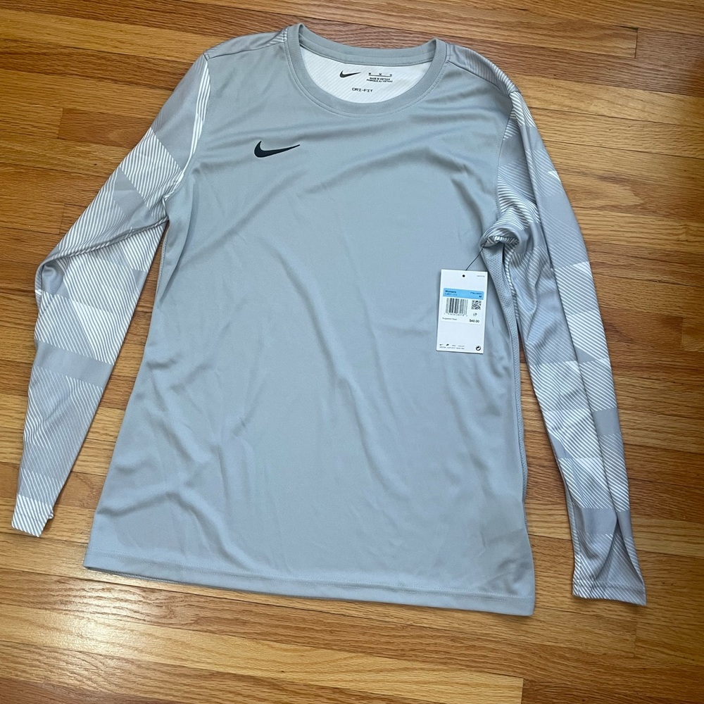NWT Nike Drifit Top M